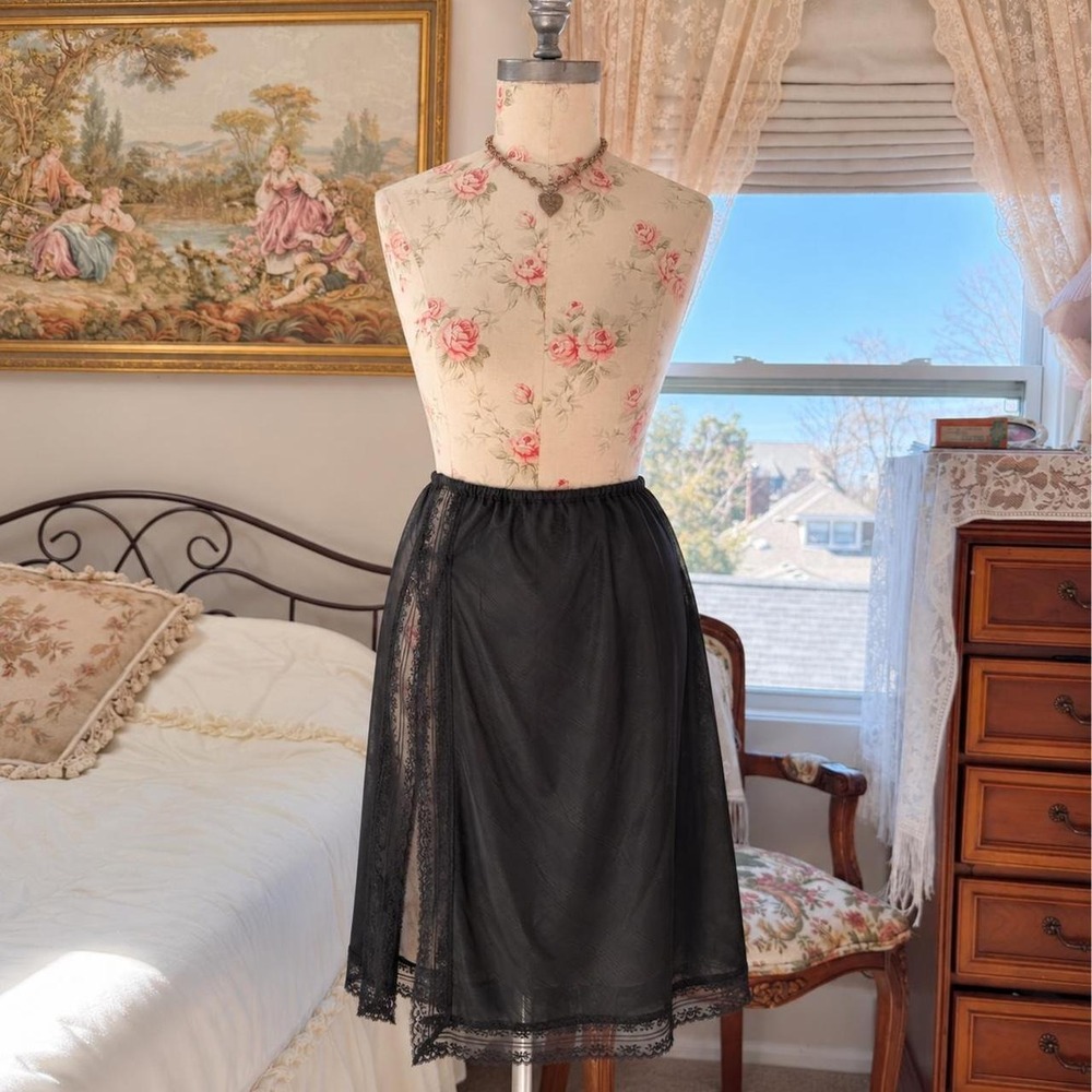 70s Flair black half slip size small